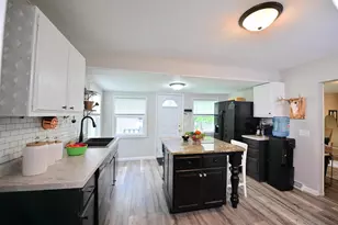 604 Grove St, Baraboo, WI 53913 - Photo 4