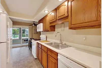 1522 Golf View Road #D, Madison, WI 53704 - Photo 12