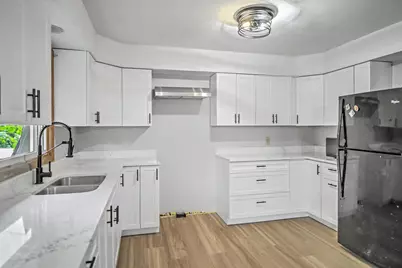 1925 Elka Lane, Madison, WI 53704 - Photo 8