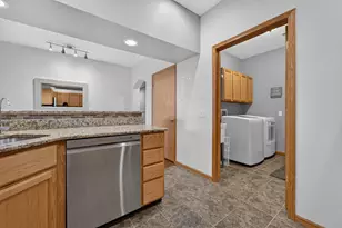 5583 Bantry Ln, Fitchburg, WI 53711 - Photo 6