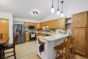 347 Starkweather Dr, Beaver Dam, WI 53916 - Photo 14