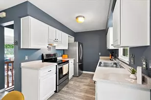 2010 Cameron Dr, Madison, WI 53711 - Photo 8