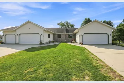 631 Constitution Lane, DeForest, WI 53532 - Photo 2