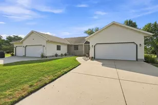 631 Constitution Ln, DeForest, WI 53532 - Photo 60