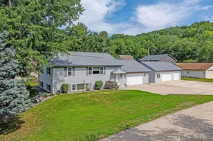 W10894 Fox Glen Rd, Poynette, WI 53955 - Photo 4