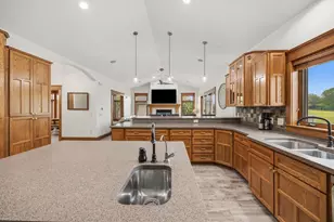 323 Wileman Dr, Edgerton, WI 53534 - Photo 8
