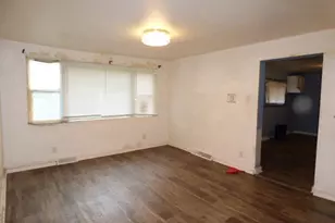 403 Center Ave, Janesville, WI 53548 - Photo 6
