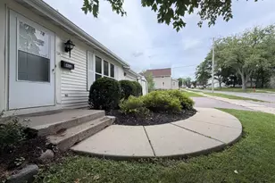 402 South St, Baraboo, WI 53913 - Photo 2