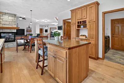 841 Wickersham Court, Sun Prairie, WI 53590 - Photo 8