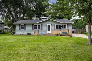 1748 Windsor Ct, Beloit, WI 53511 - Photo 2