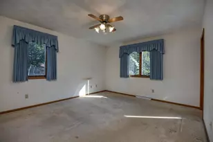 2517 Crest Line Dr, Madison, WI 53704 - Photo 16