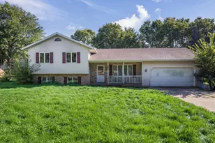 2517 Crest Line Dr, Madison, WI 53704 - Photo 2