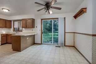 2517 Crest Line Dr, Madison, WI 53704 - Photo 10