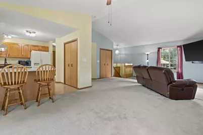 325 W Rice Drive, Beloit, WI 53511 - Photo 6