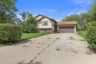 325 W Rice Dr, Beloit, WI 53511 - Photo 1