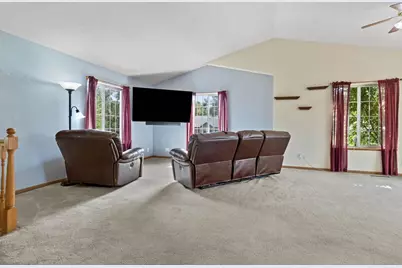 325 W Rice Drive, Beloit, WI 53511 - Photo 10