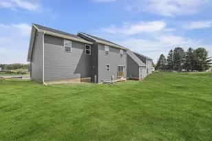 203 Dahlia Dr, Stoughton, WI 53589 - Photo 30