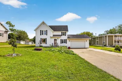 801 E Chestnut Street, Pardeeville, WI 53954 - Photo 1