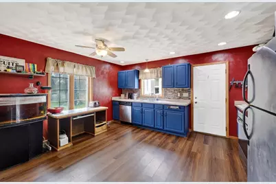 801 E Chestnut Street, Pardeeville, WI 53954 - Photo 2