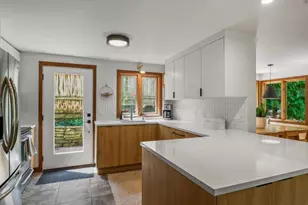 5457 Lake Mendota Dr, Madison, WI 53705 - Photo 12