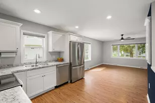 13 Arizona Cir, Madison, WI 53704 - Photo 8