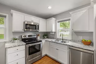 13 Arizona Cir, Madison, WI 53704 - Photo 10