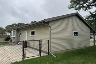 217 W 23rd St, Monroe, WI 53566 - Photo 4