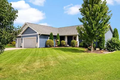 370 Oak Street, Janesville, WI 53536 - Photo 2