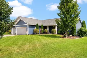 370 Oak St, Janesville, WI 53536 - Photo 2