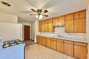 1827 Cleveland St, Beloit, WI 53511 - Photo 2