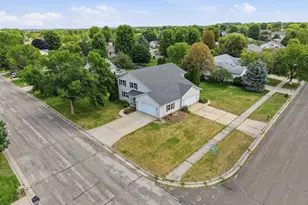 2348 Steven St, Sun Prairie, WI 53590 - Photo 2