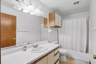 6733 Park Edge Dr, Madison, WI 53719 - Photo 14
