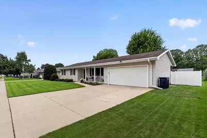 1927 Hancock Lane, Janesville, WI 53545 - Photo 4