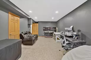 906 Patricia Ct, Elkhorn, WI 53121 - Photo 36