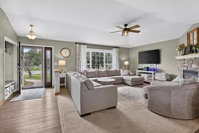 906 Patricia Court, Elkhorn, WI 53121 - Photo 6