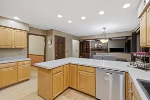 7050 Briar Ln, Sun Prairie, WI 53590 - Photo 14