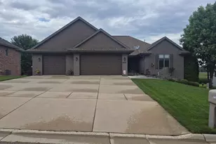 3774 Red Stone Dr, Janesville, WI 53548 - Photo 2