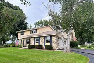 W275N4880 S Courtland Cir, Pewaukee, WI 53072 - Photo 1