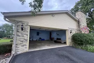 W275N4880 S Courtland Cir, Pewaukee, WI 53072 - Photo 6