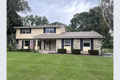 W275 N4880 S Courtland Circle, Pewaukee, WI 53072 - Photo 2