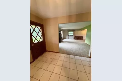 W275 N4880 S Courtland Circle, Pewaukee, WI 53072 - Photo 8