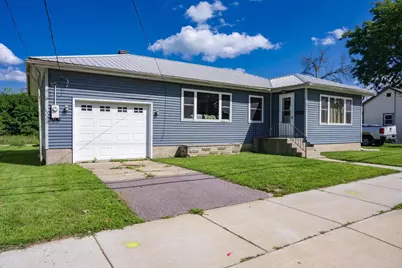 1016 Academy Street, Elroy, WI 53929 - Photo 2