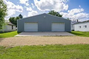 1016 Academy St, Elroy, WI 53929 - Photo 10
