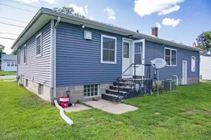 1016 Academy St, Elroy, WI 53929 - Photo 8