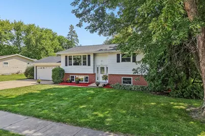 401 Woodview Drive, Sun Prairie, WI 53590 - Photo 4