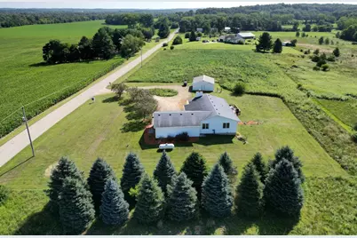 W2579 Zurfluh Road, Albany, WI 53502 - Photo 2