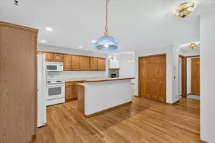 622 Springbrook Cir, DeForest, WI 53532 - Photo 6