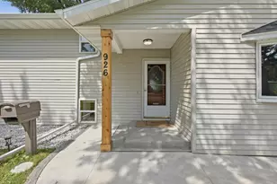 926 Frederick St, Sun Prairie, WI 53590 - Photo 2