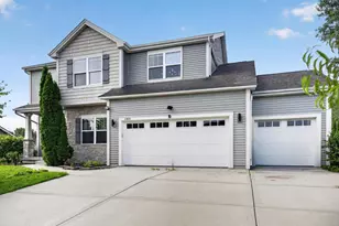 1369 Heritage Ln, Sun Prairie, WI 53590 - Photo 2