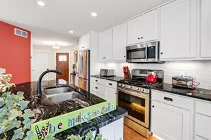 2004 Butler Ct, Middleton, WI 53562 - Photo 8